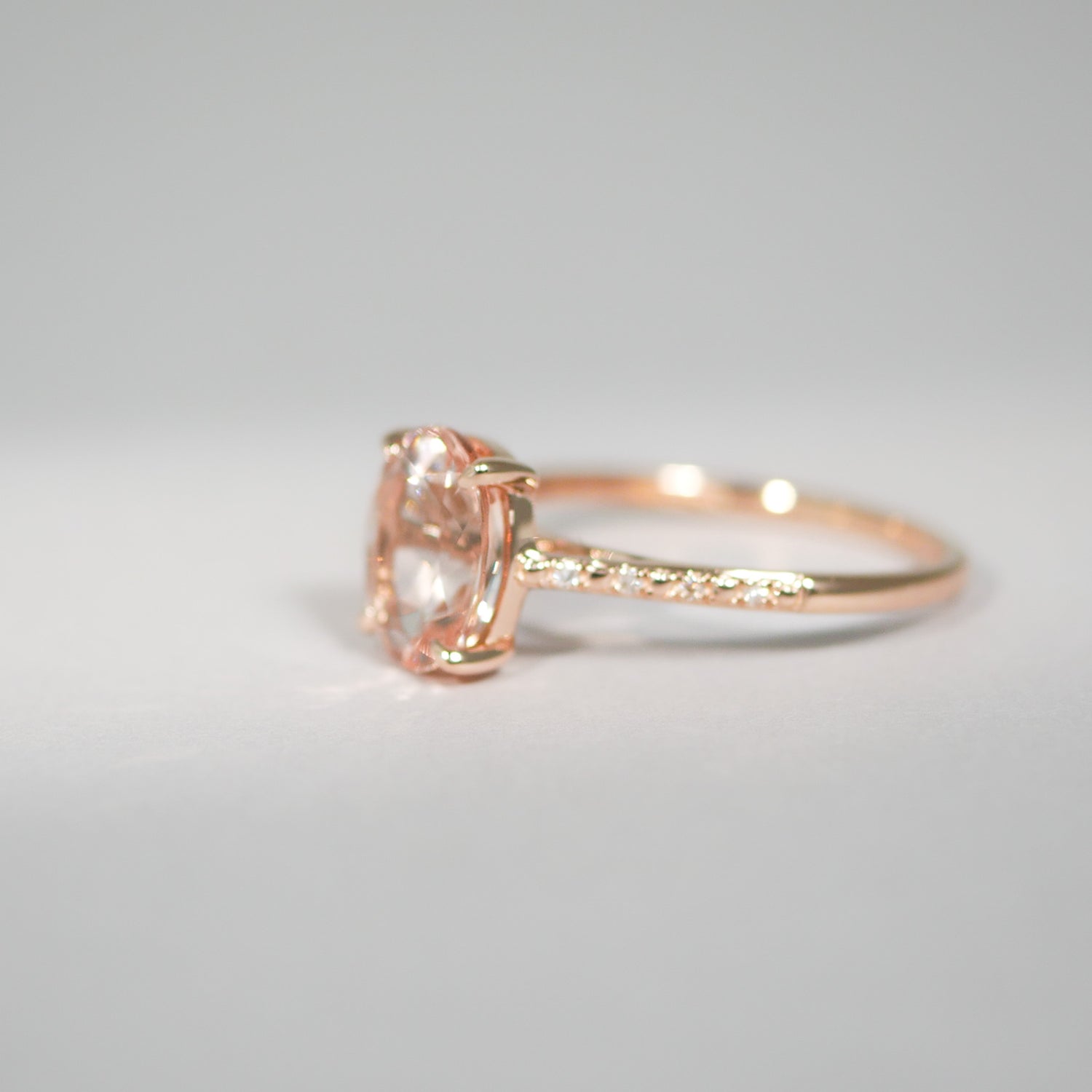 Ring aus 14KT Roségold mit Morganit und  Brillanten