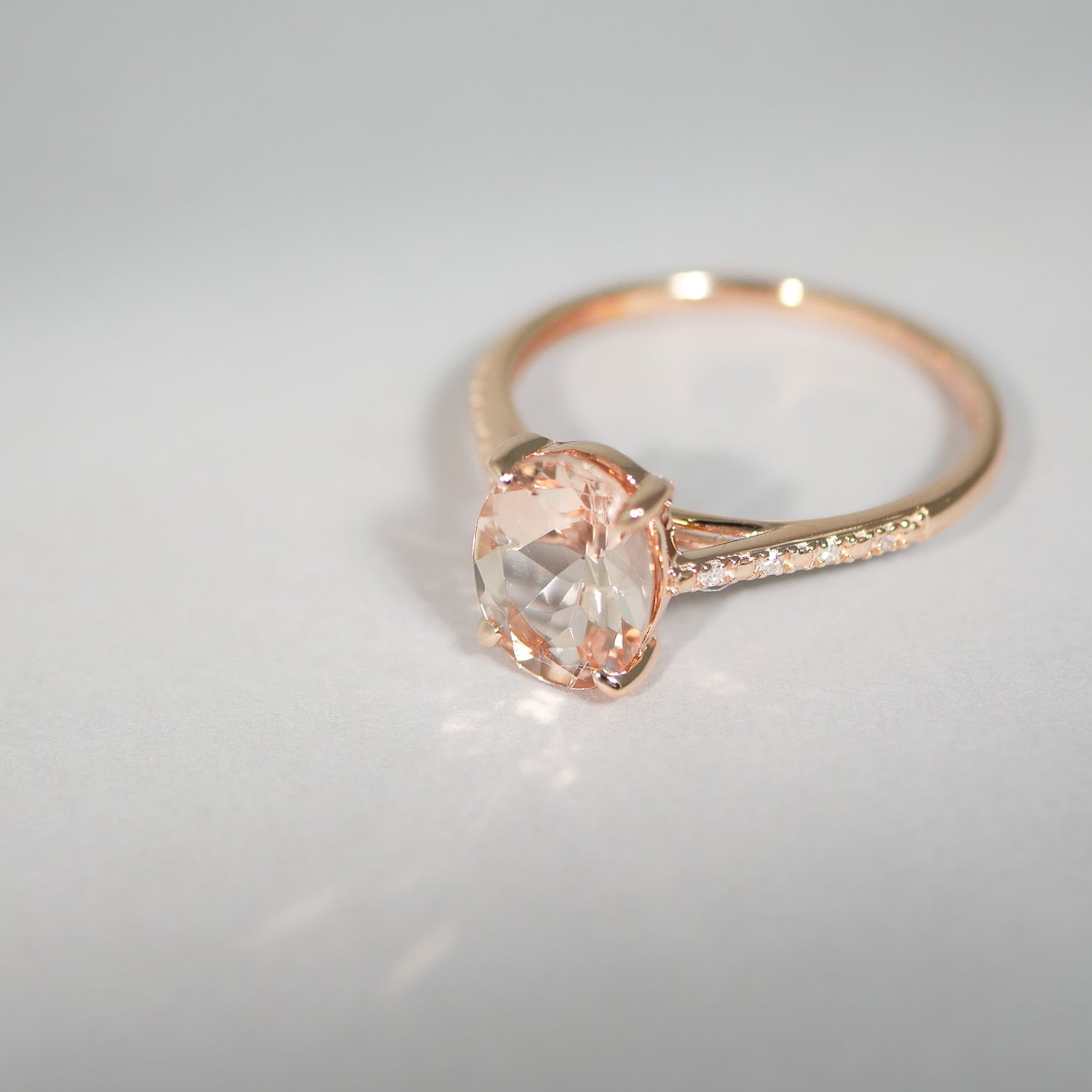 Ring aus 14KT Roségold mit Morganit und  Brillanten