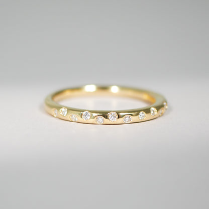 Ring aus 18KT Gelbgold mit 15 Brillanten