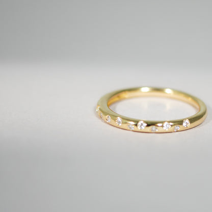 Ring aus 18KT Gelbgold mit 15 Brillanten