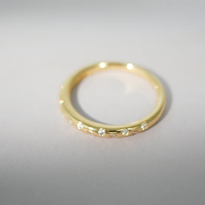 Ring aus 18KT Gelbgold mit 15 Brillanten