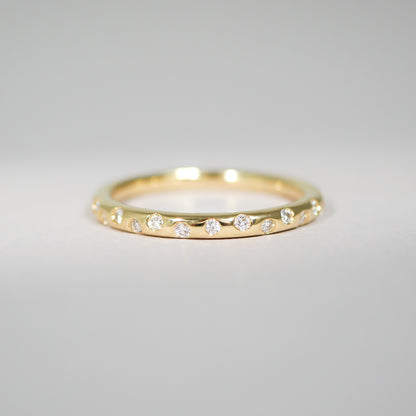Ring aus 18KT Gelbgold mit 15 Brillanten