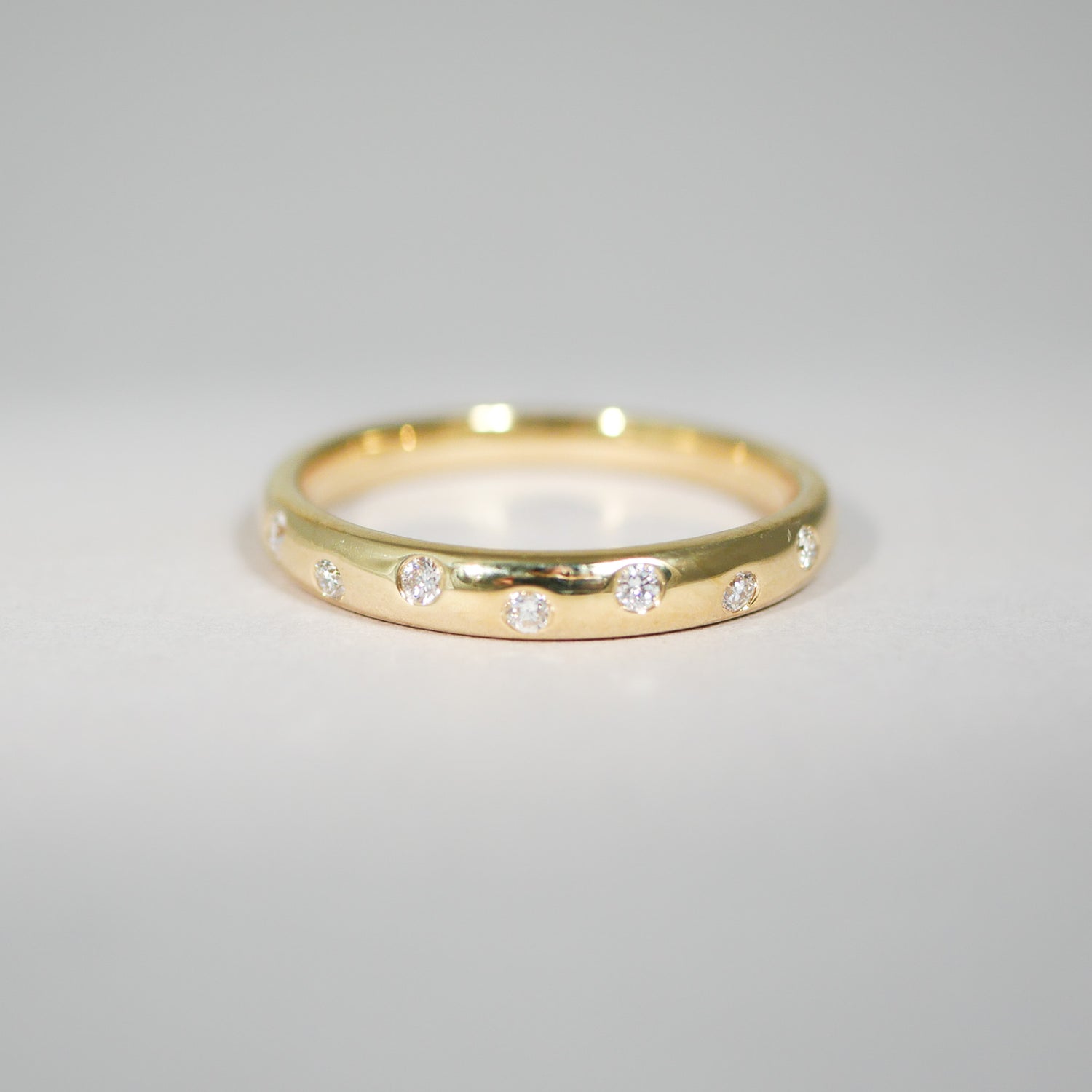Ring aus 18KT Gelbgold mit 7 Brillanten