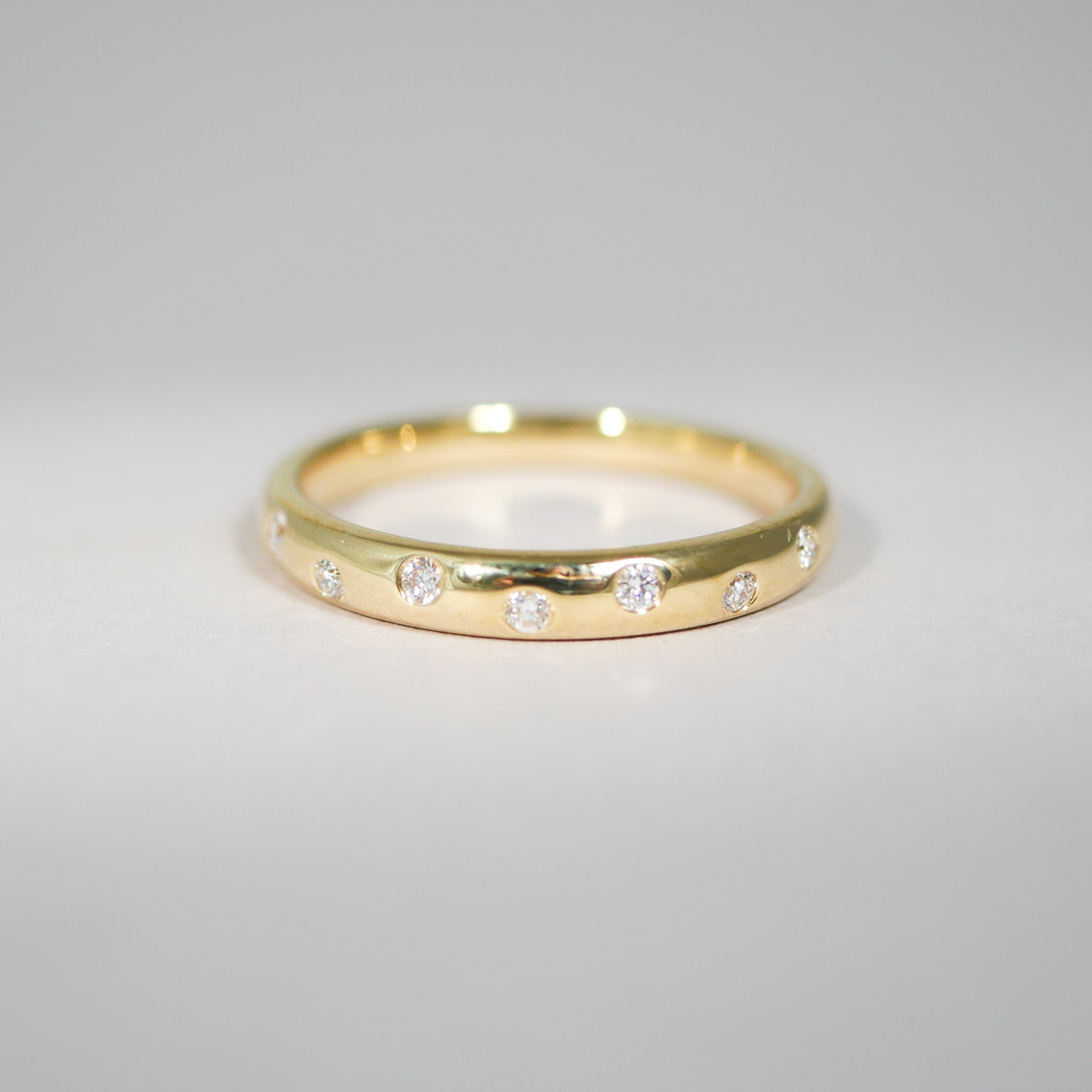 Ring aus 18KT Gelbgold mit 7 Brillanten