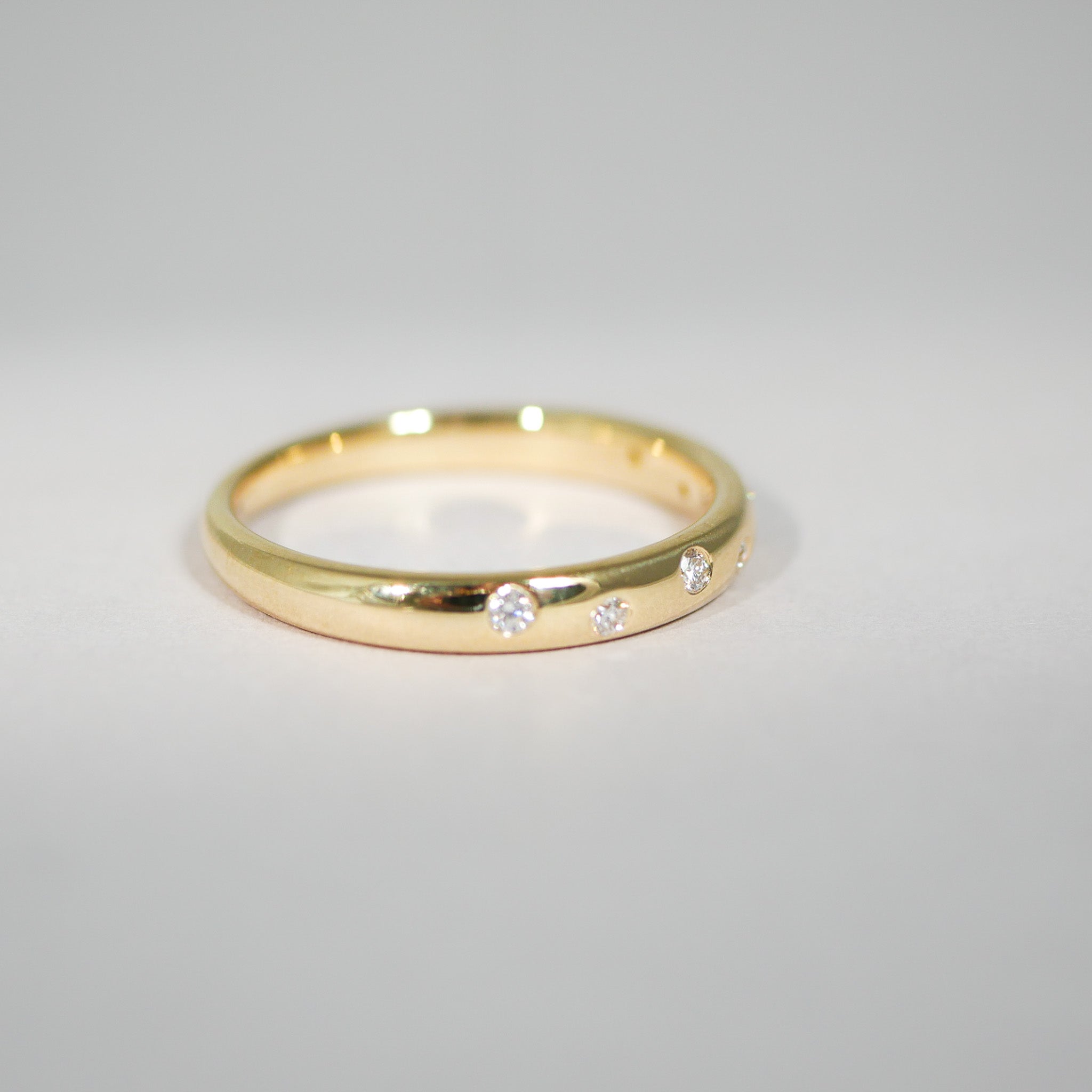 Ring aus 18KT Gelbgold mit 7 Brillanten