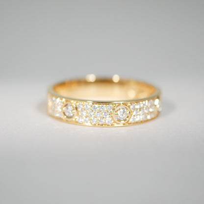 Ring aus 18KT Gelbgold mit 47 Brillanten