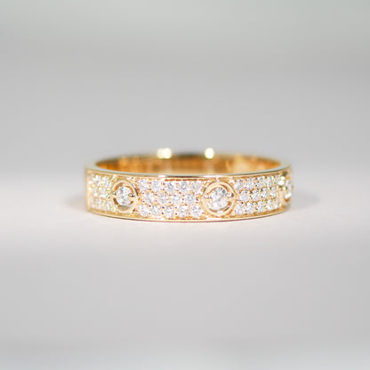 Ring aus 18KT Gelbgold mit 47 Brillanten