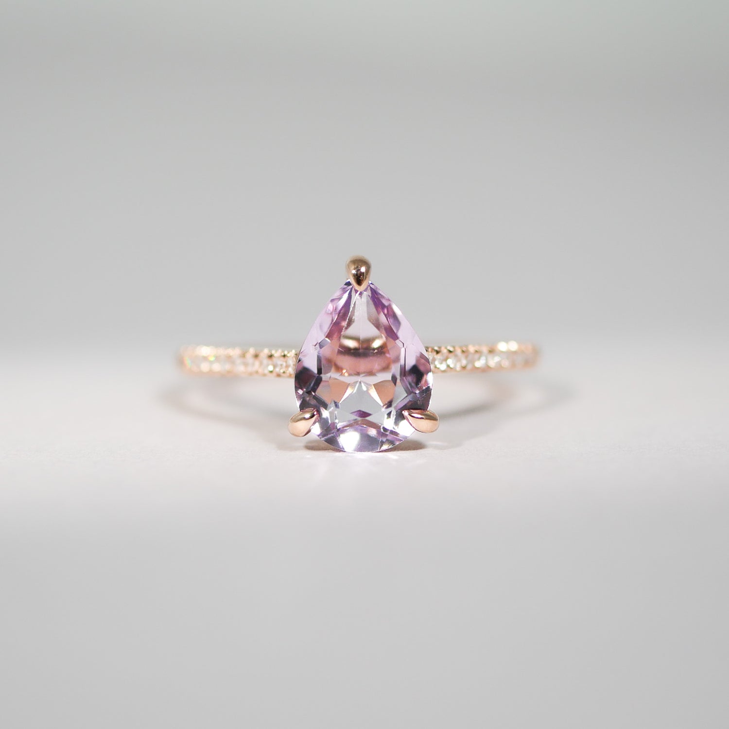 Ring aus 18KT Roségold mit pinkem Amethyst &amp; Brillanten