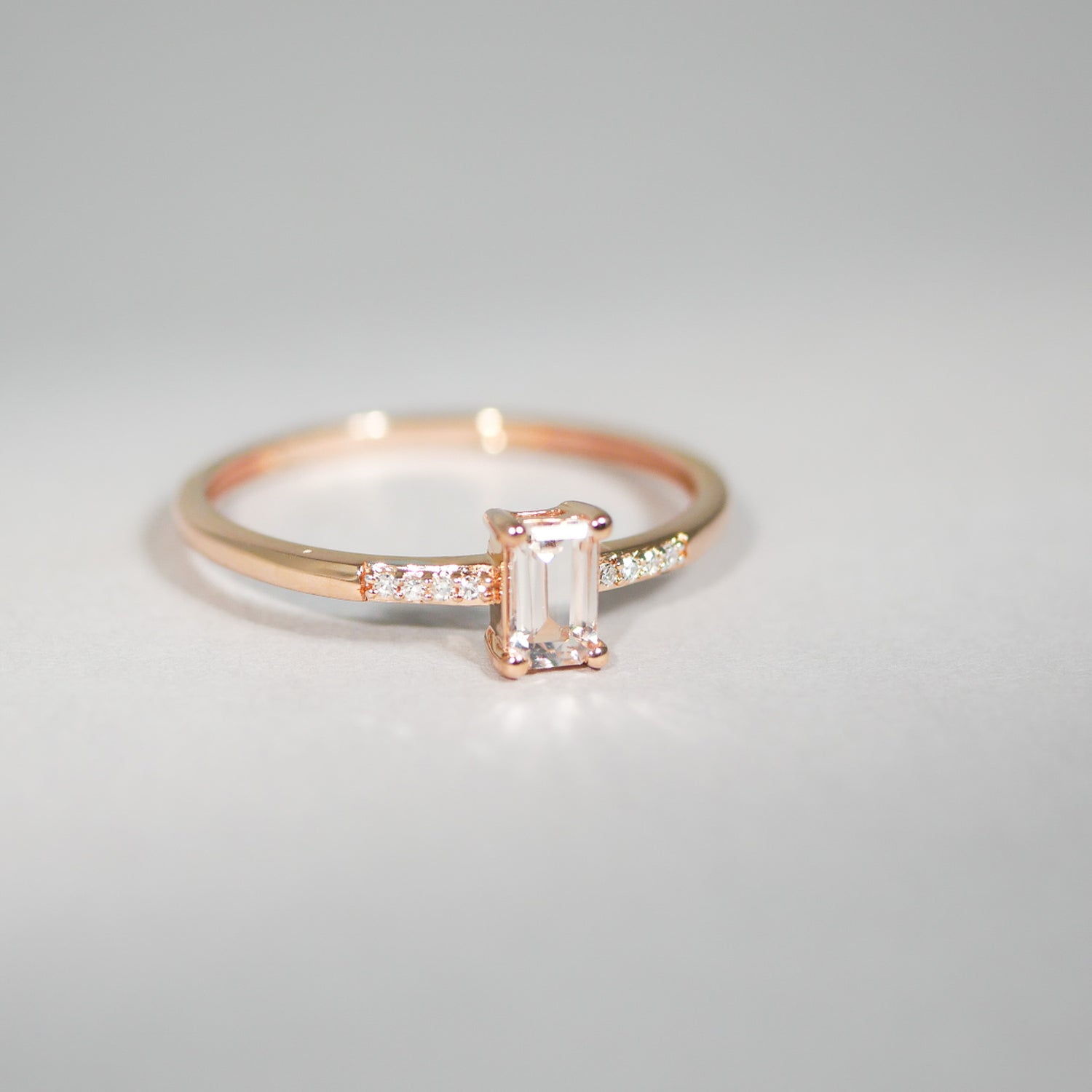 Ring aus 18KT Roségold mit Morganit &amp; Brillanten