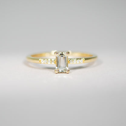 Ring aus 18KT Gelbgold mit grünem Amethyst &amp; Brillanten