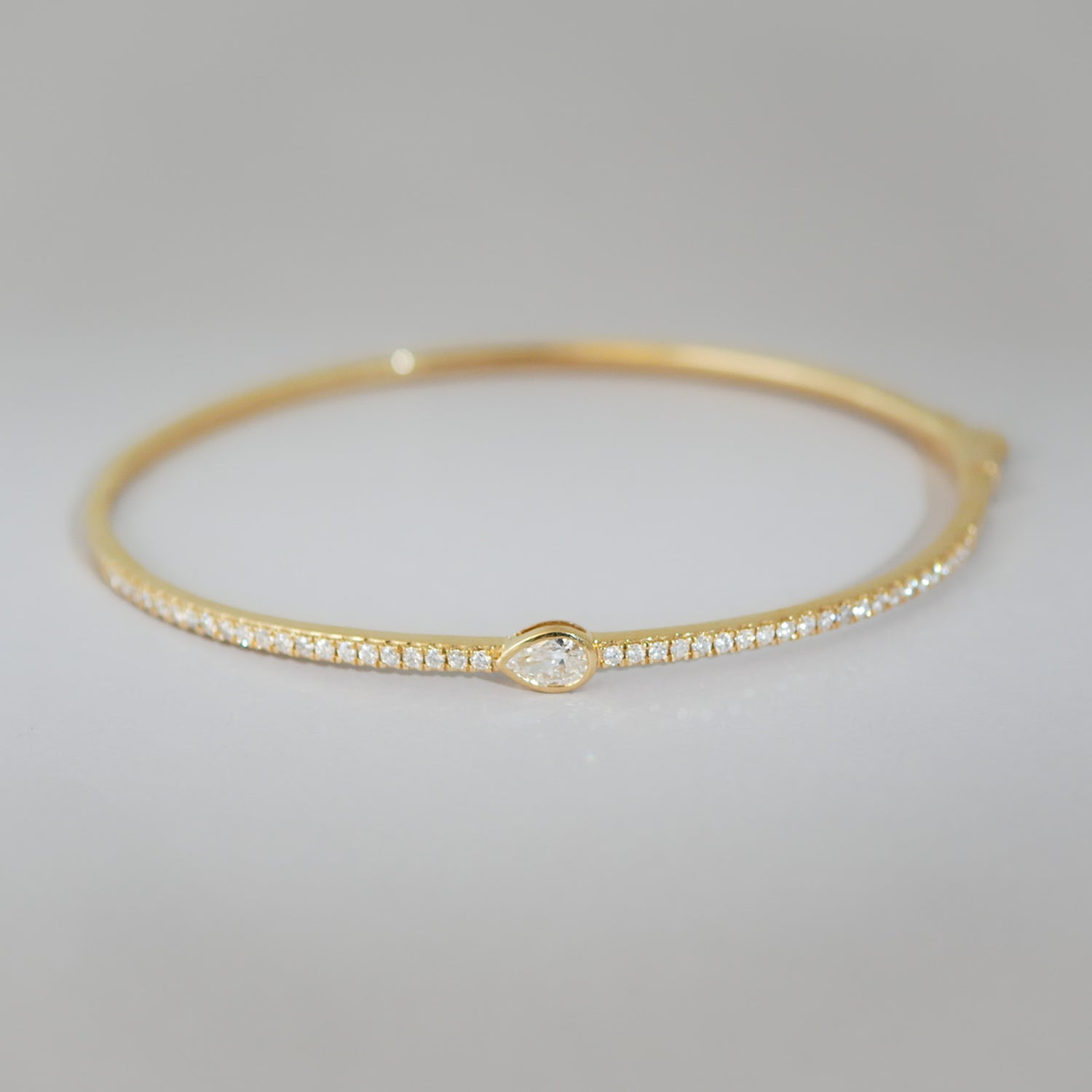 Armreif 14KT Tropfen Schliff Diamant und Brillanten
