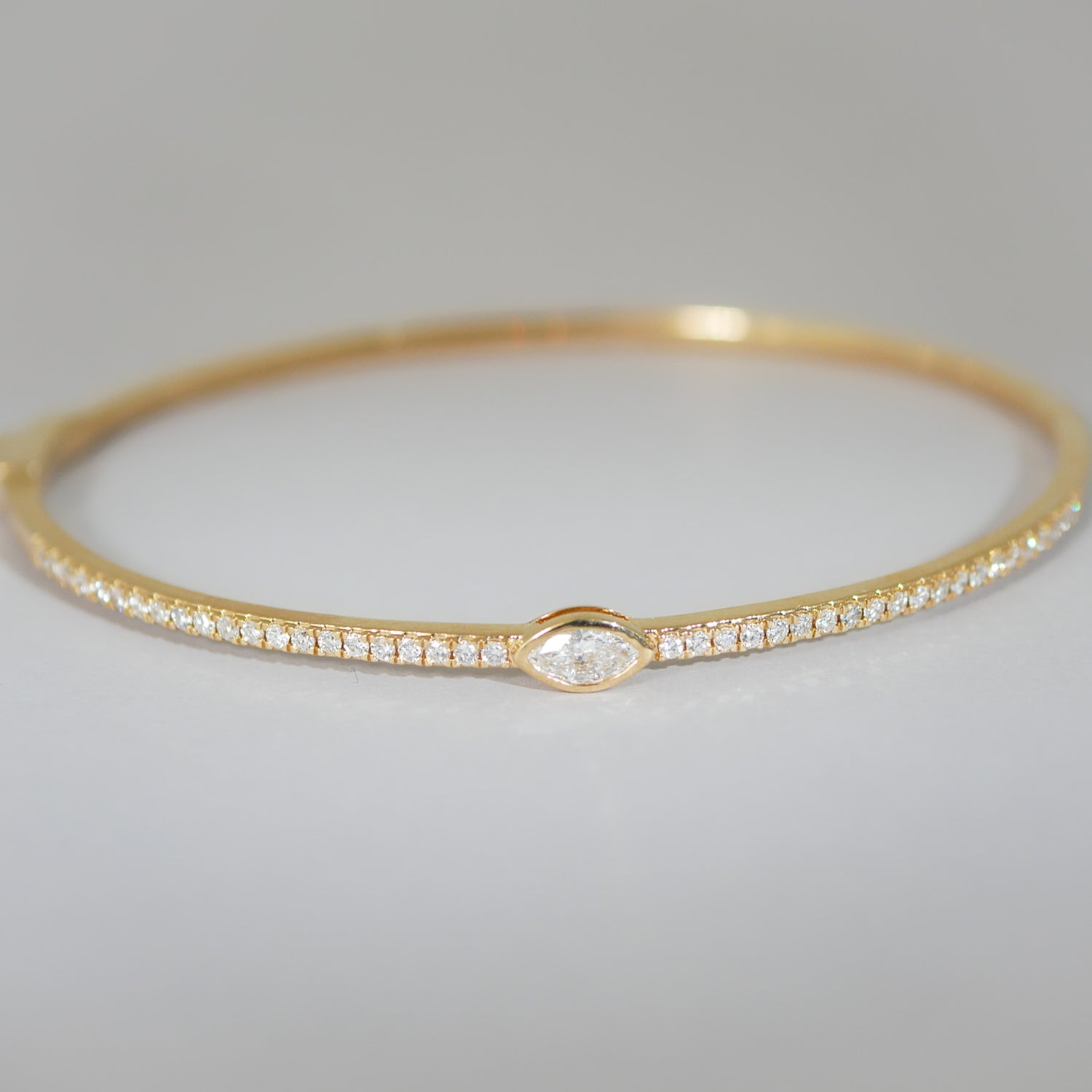 Armreif 14KT Navette Schliff Diamant und Brillanten