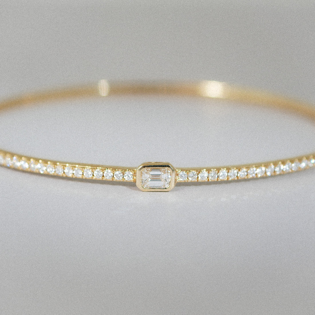 Armreif 14KT Smaragd Schliff Diamant und Brillanten