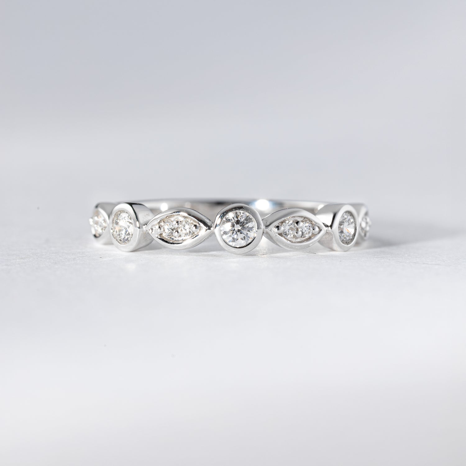 Stacking-Ring 11 Brillanten im Wechsel-Design