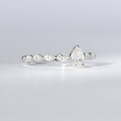 Diamantring mit Tropfen- &amp; Navette-Diamanten