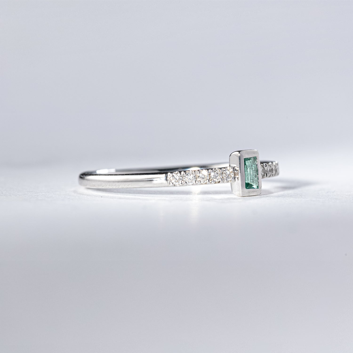 Ring Smaragd &amp; Brillanten im Baguette-Design
