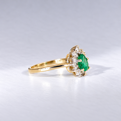 Vintage Smaragd-Ring in Tropfenform mit Diamant-Halo | 375 Gelbgold, 9 KT