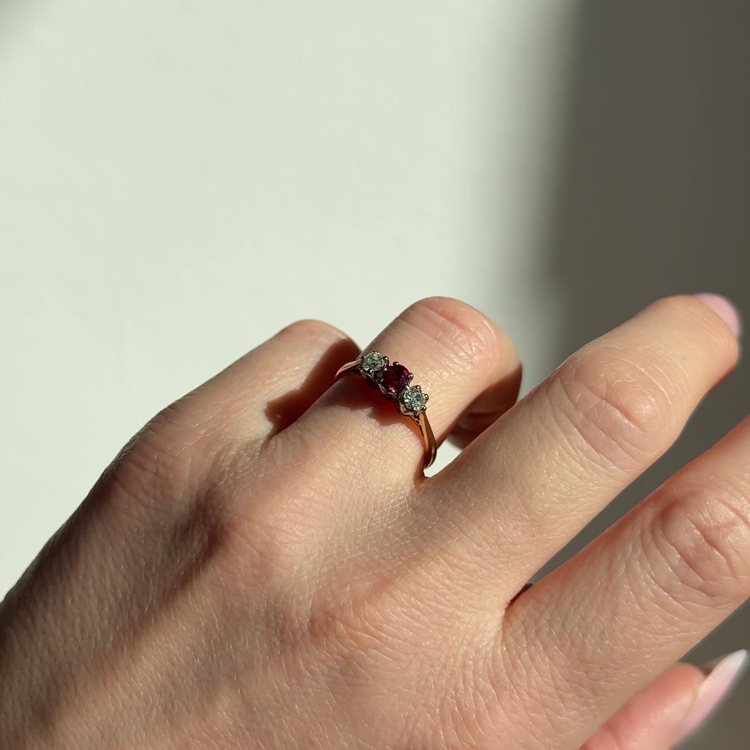Vintage Rubinring mit Rosenschliff-Diamanten 18KT