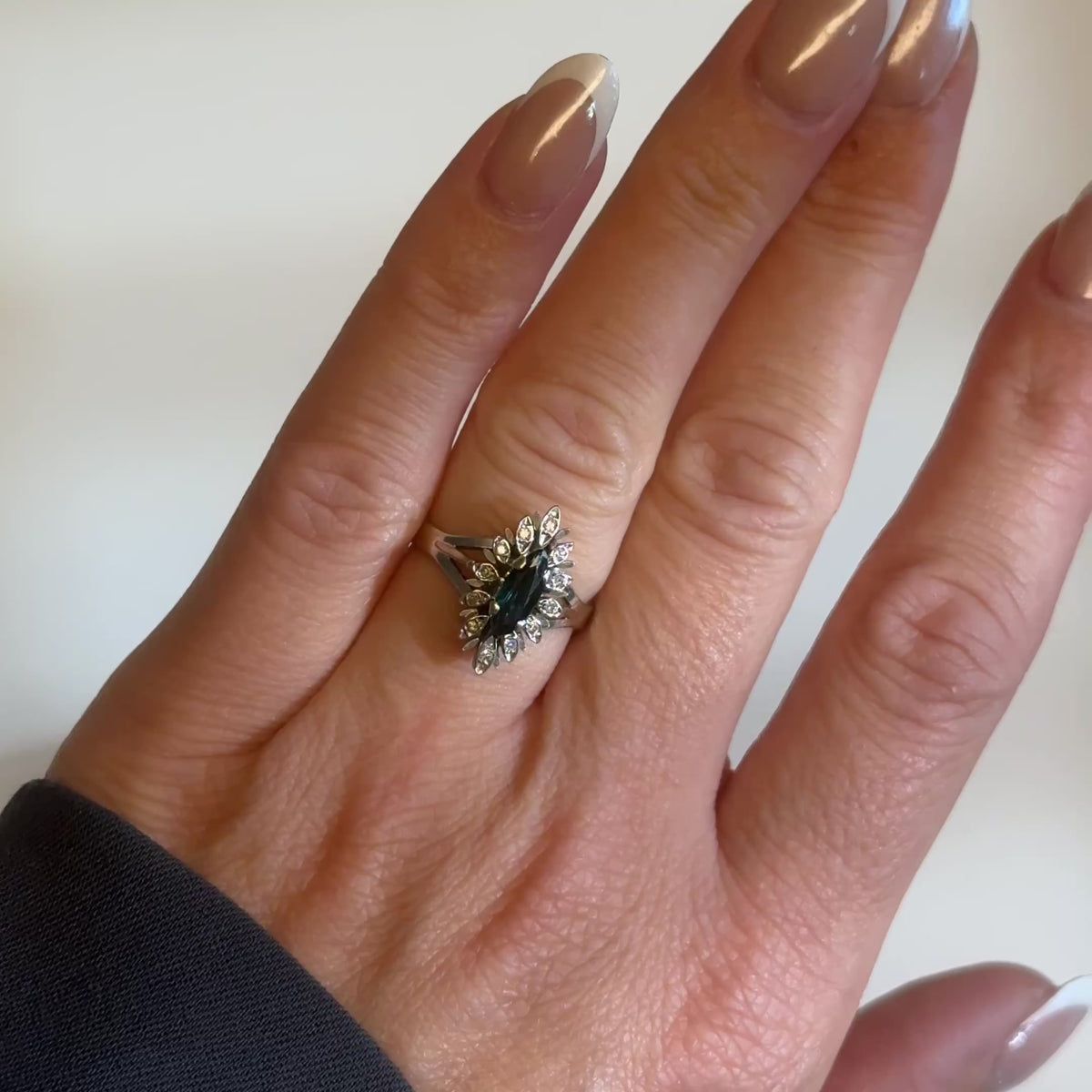 Vintage Saphir Ring „Mystic Blue“ – 18K Weißgold &amp; Rosenschliff-Diamanten