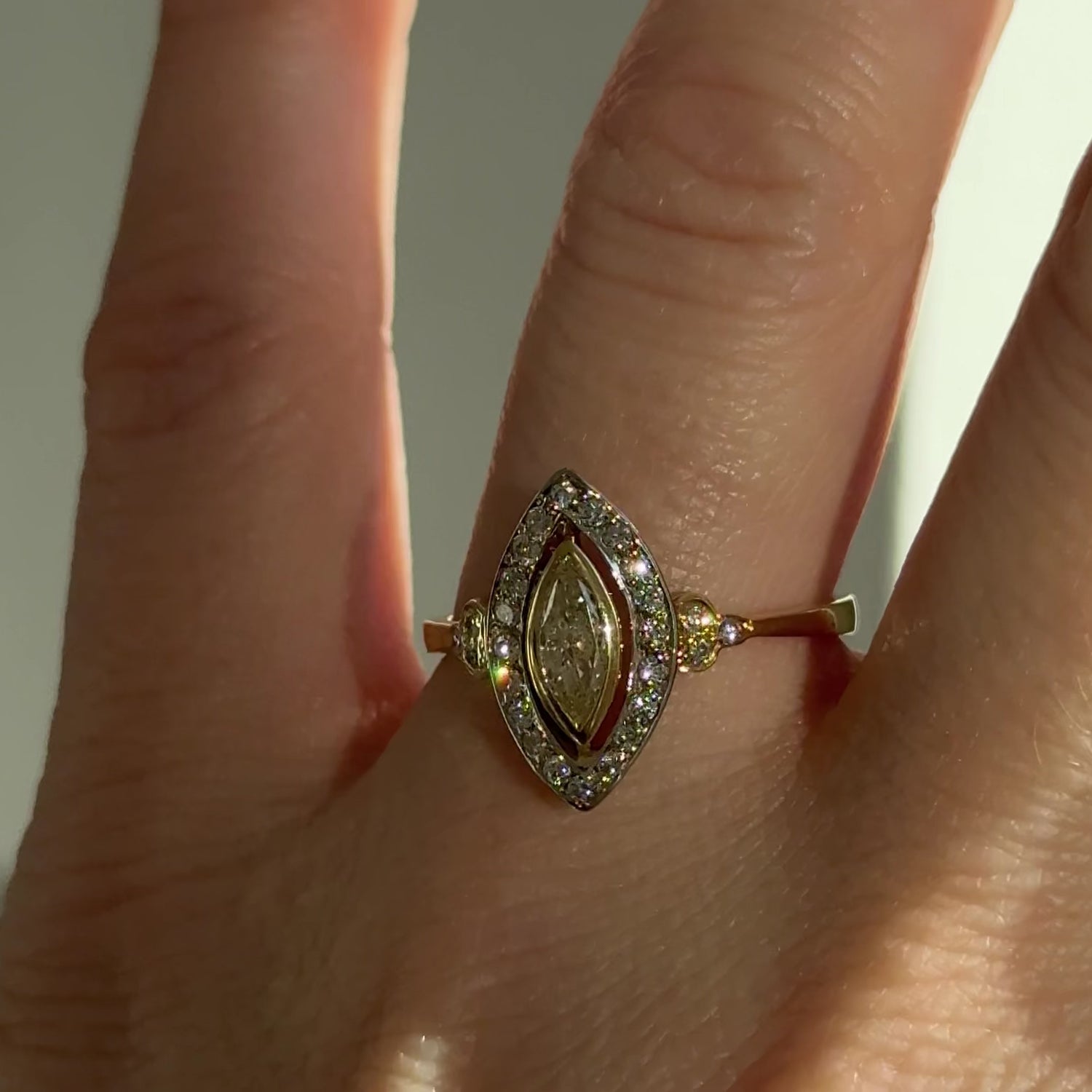 Vintage Ring natur light yellow Diamant Marqiuse schliff