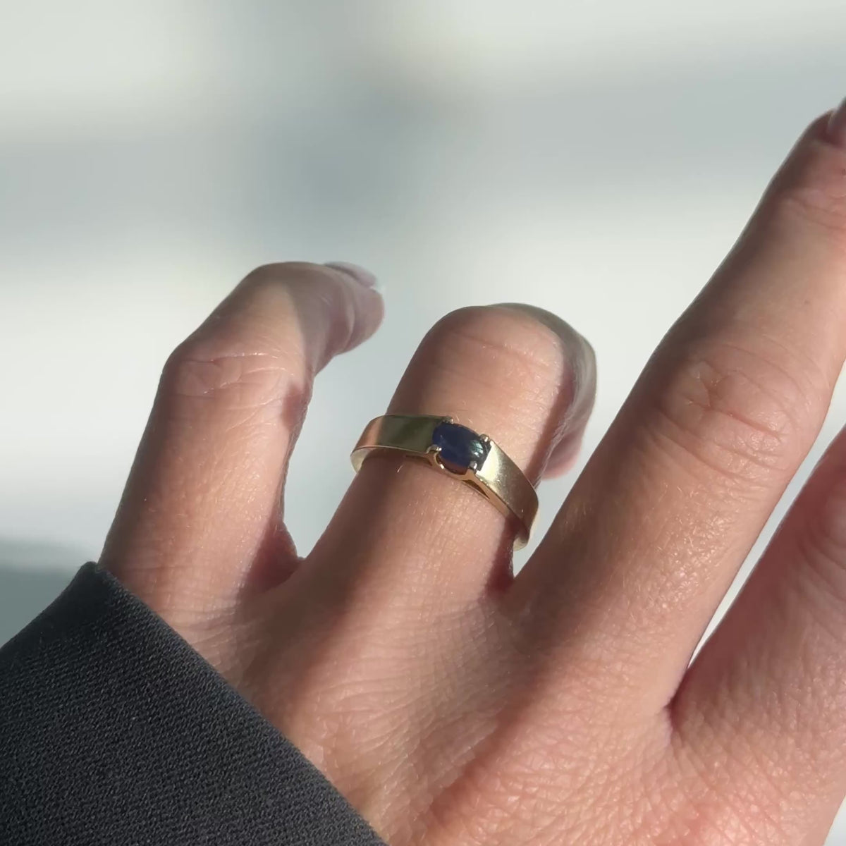 Vintage Saphir Ring – Ovaler Cabochon Saphir | 9K Gelbgold