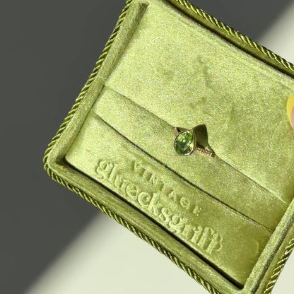 Ring Zargenfassung Peridot und Brillanten