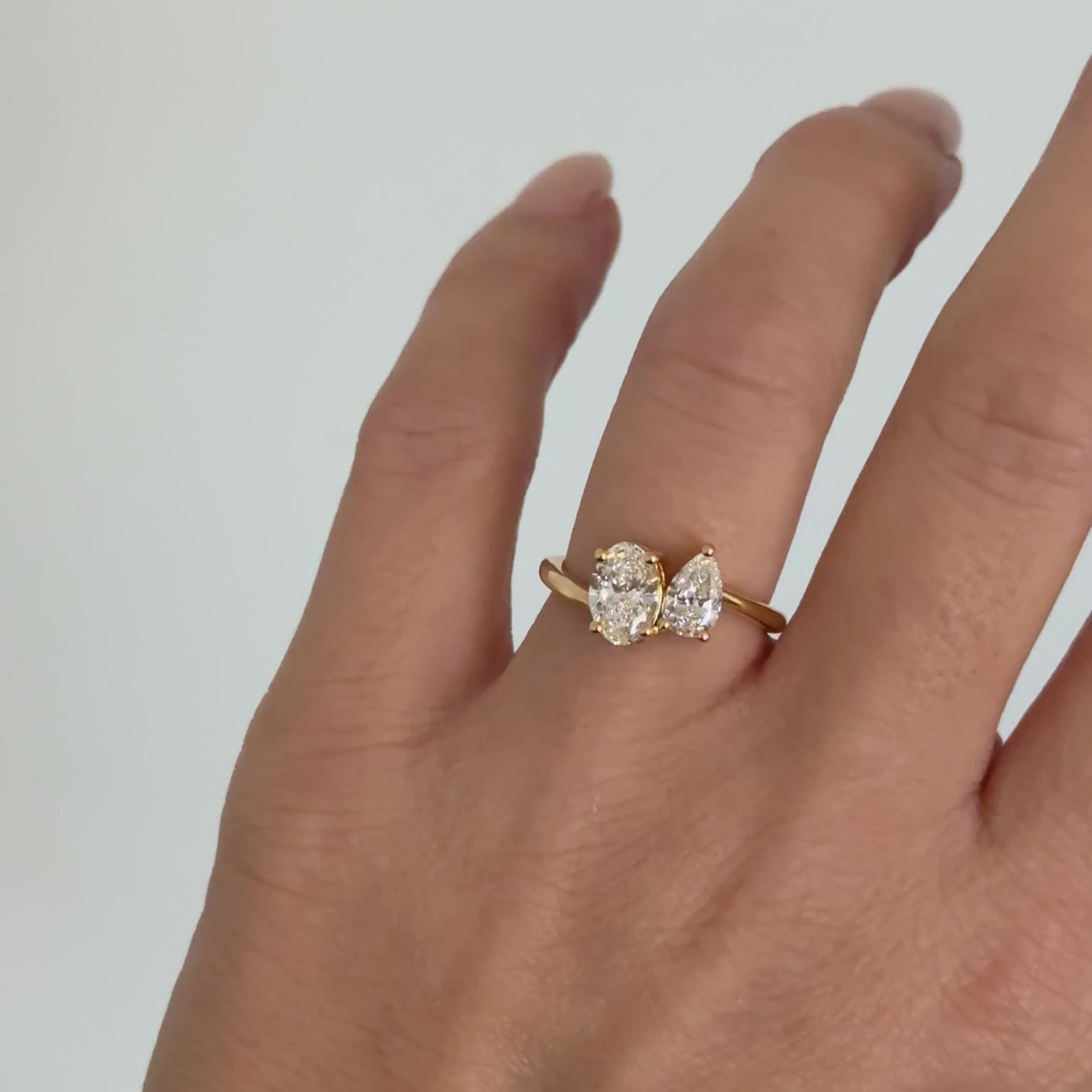 Ring 2 Diamanten Oval und Tear Cut