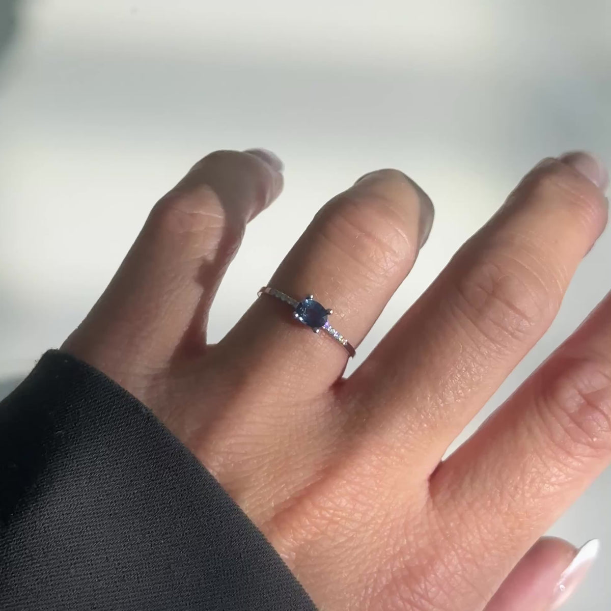 Saphir Ring Unikat – 14K Weißgold mit blauem Saphir &amp; Naturdiamanten