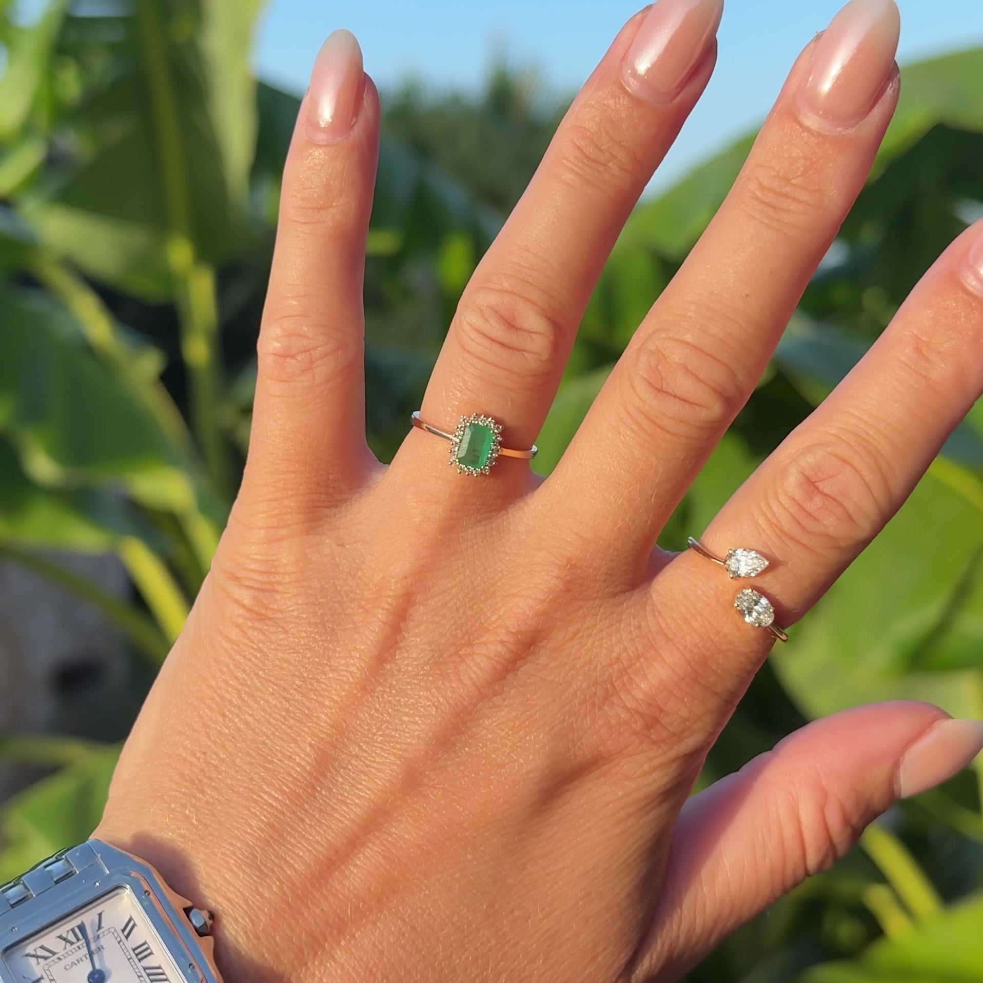 Halo Ring aus 18 Karat Gelbgold mit Smaragd, 18 Diamanten