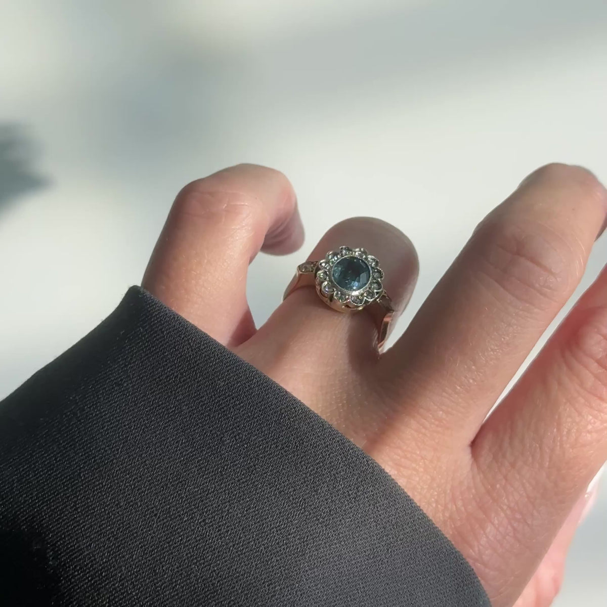 Art Déco Saphir Ring „Ocean Blue“ – 14K Gelbgold &amp; Rosenschliff-Diamanten