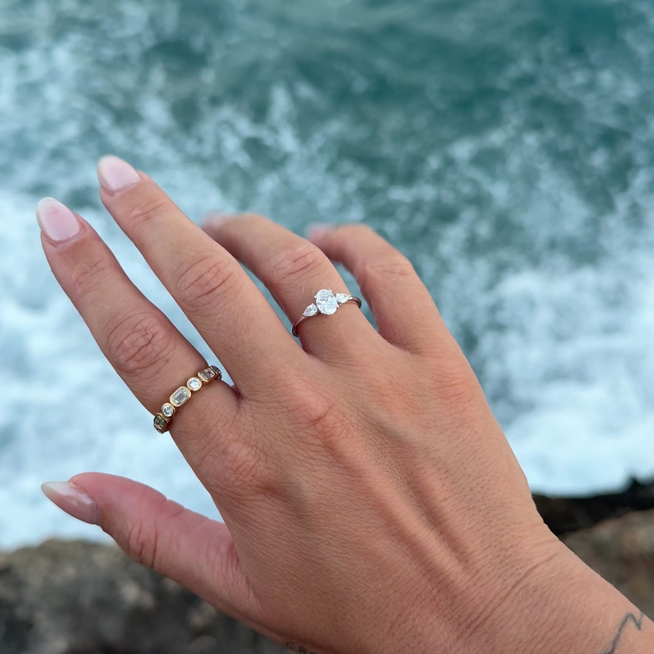 Diamantring aus 14 Karat Weißgold mit ovalem Diamant &amp; Tropfen